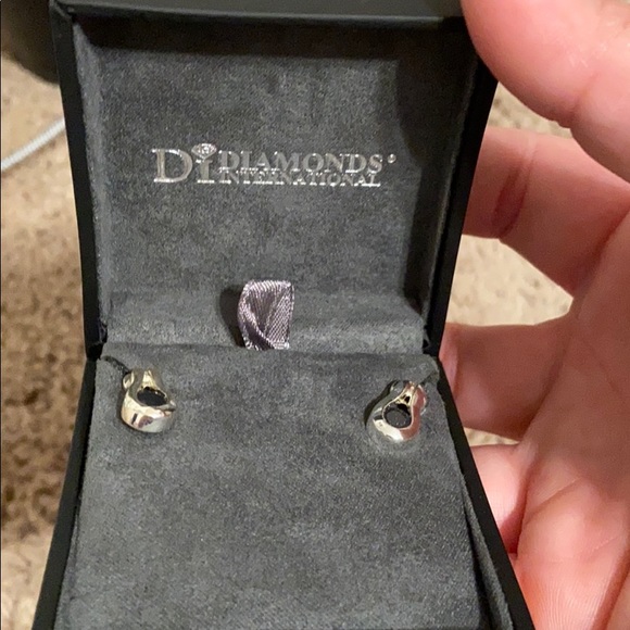 Silver and black onyx studs - Picture 2 of 5